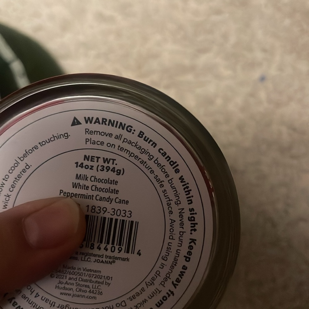 Place & Time Peppermint Bark Candle - Picture 2 of 3